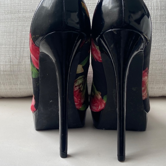 Floral Heels - Picture 3 of 5